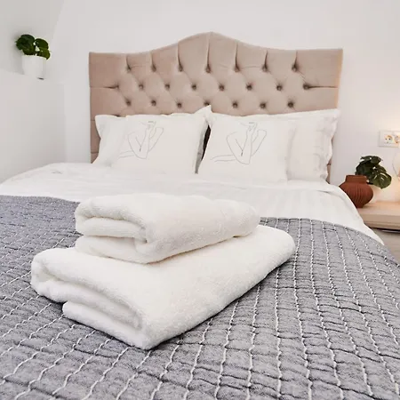 Kim & C O Loft - Evadare Romantica - By Open House Appartement